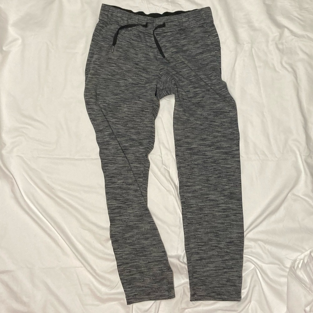 Lululemon size 6 jogger, like new